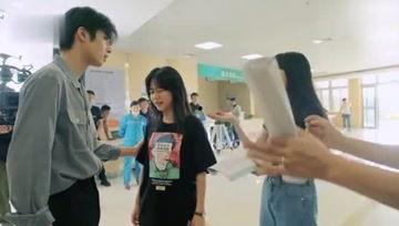 娱乐吃瓜小仔,吃瓜小仔带你探秘明星幕后故事  第1张